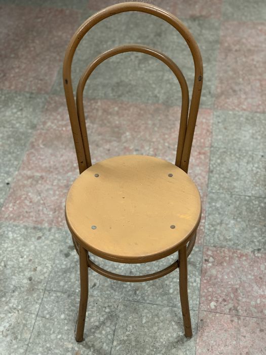 Vendo Mesas e cadeiras usadas, em ferro.