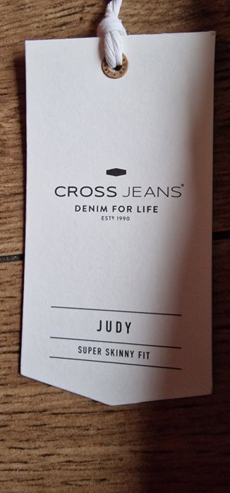 Nowe, damskie, czarne jeansy CROSS rozm. 31