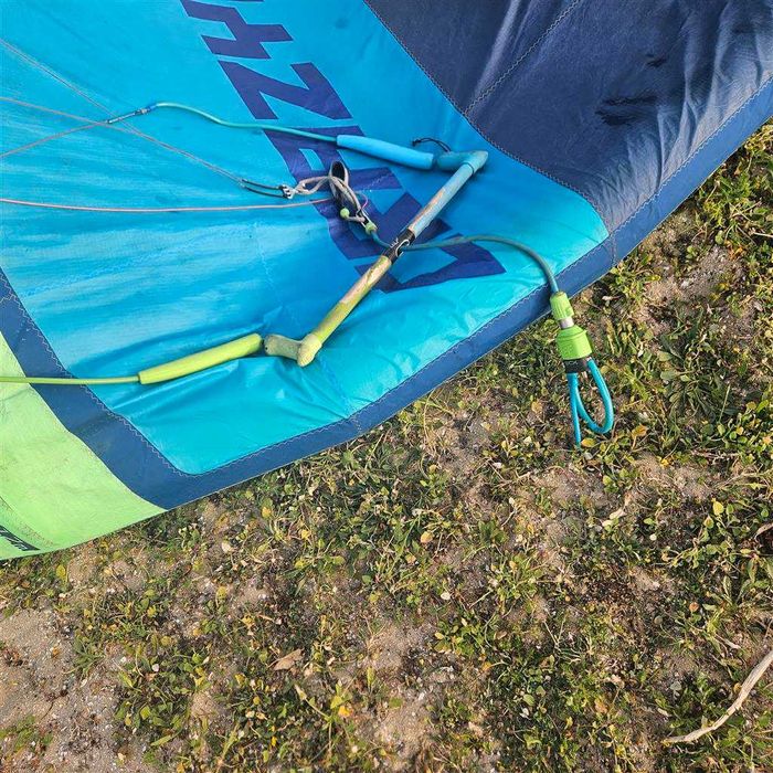 Dois kites Crazyfly 9/12 m. Os dois por 700 €, cada 400 €.
