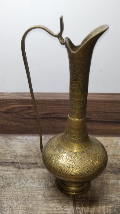 Вази глечики різні