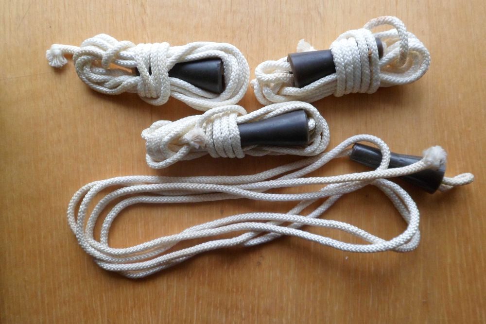 Мотузка з ручкою для дистанційного керування