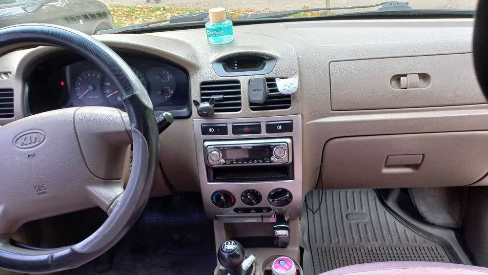 Автомобіль Kia Rio 2003 I покоління (FL)