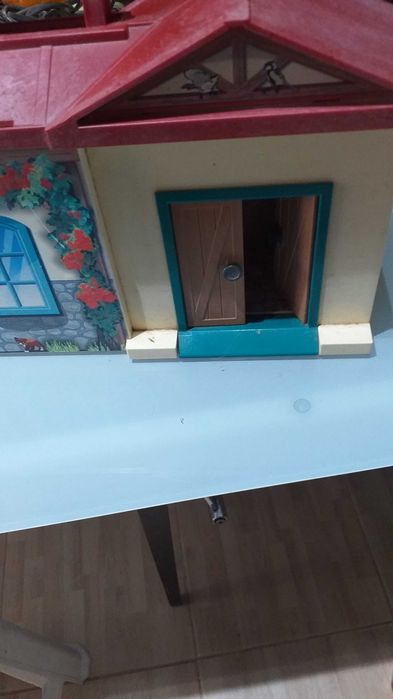 2 playhouses, one of them Playmobil, in good condition64552839391233122