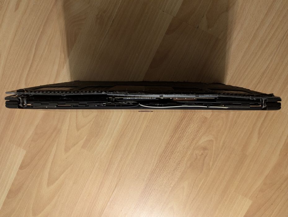 Ноутбук під відновлення або на запчастини