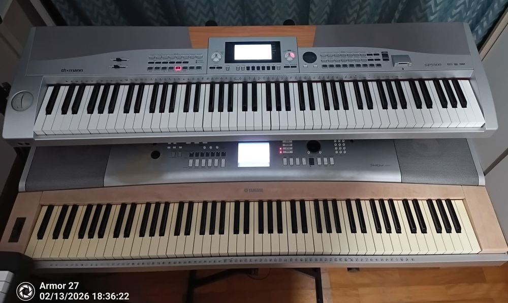 05 Teclados, Amplificador PA 4080 com Colunas e Suporte