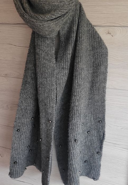 Śliczny milutki szal z dżetami Primark