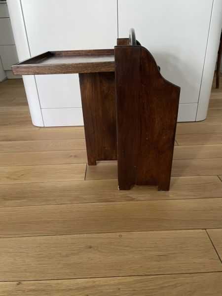 Gazetownik z podstawką