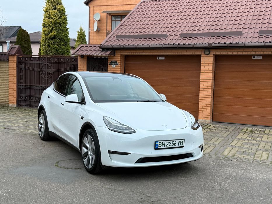 Продаю Tesla model Y