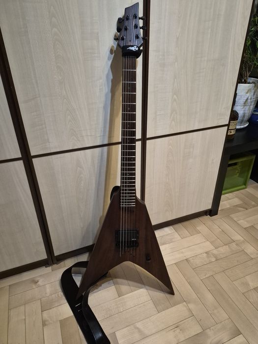 Gitara lutnicza flying v (solar/ltd style) Merlin