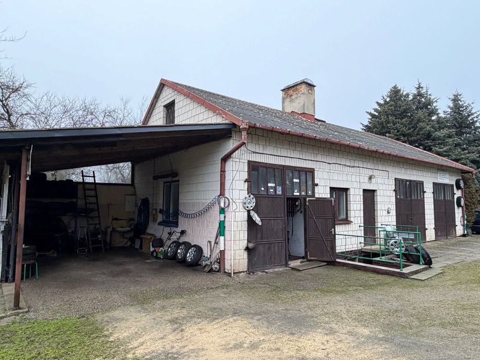 Dom z budynkiem gospodarczym oraz garażem