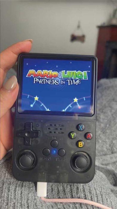 Przenośna Konsola Retro R36S – 15000 gier, 64GB, idealna na prezent