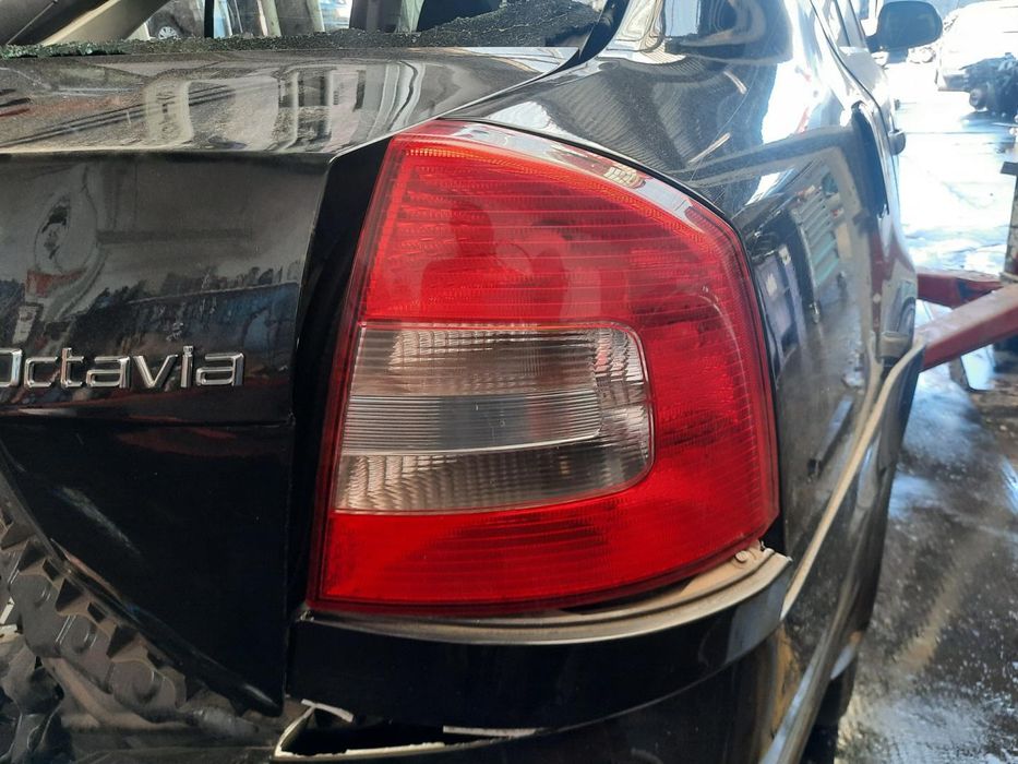 farolim traseiro direito skoda octavia
