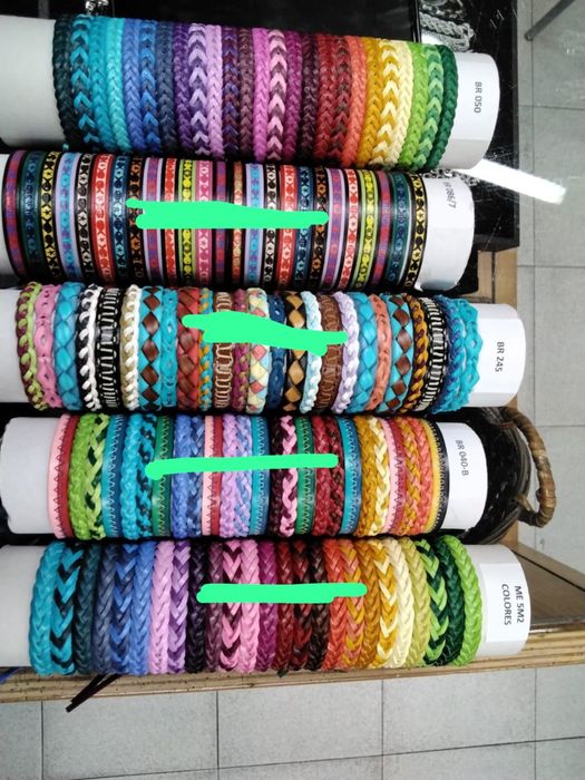 Pulseiras de couro em tubo