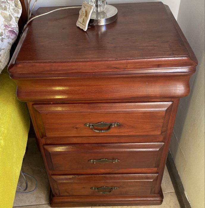 Mobilia de quarto em mandeira