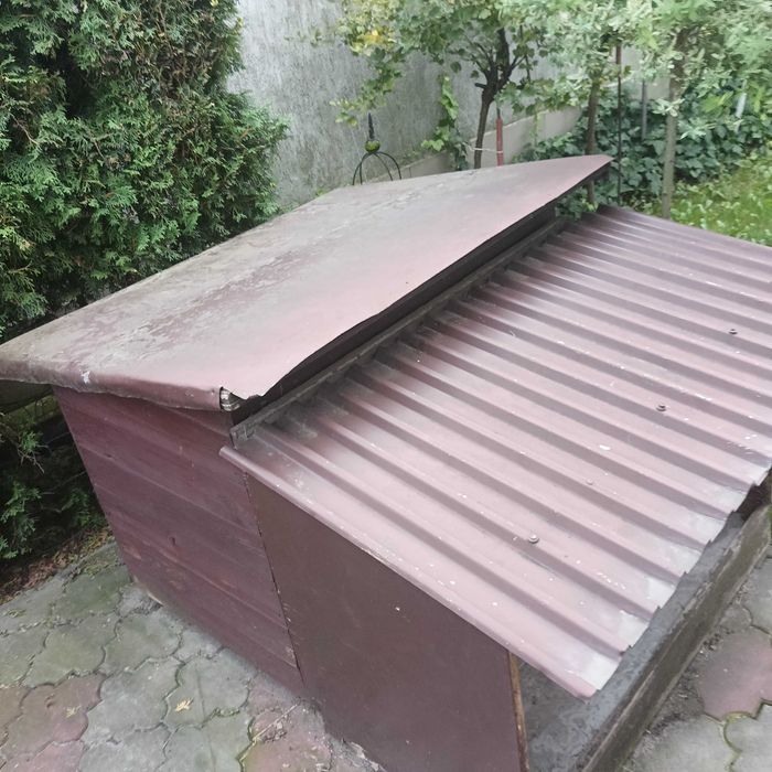 Buda ocieplana dla psa