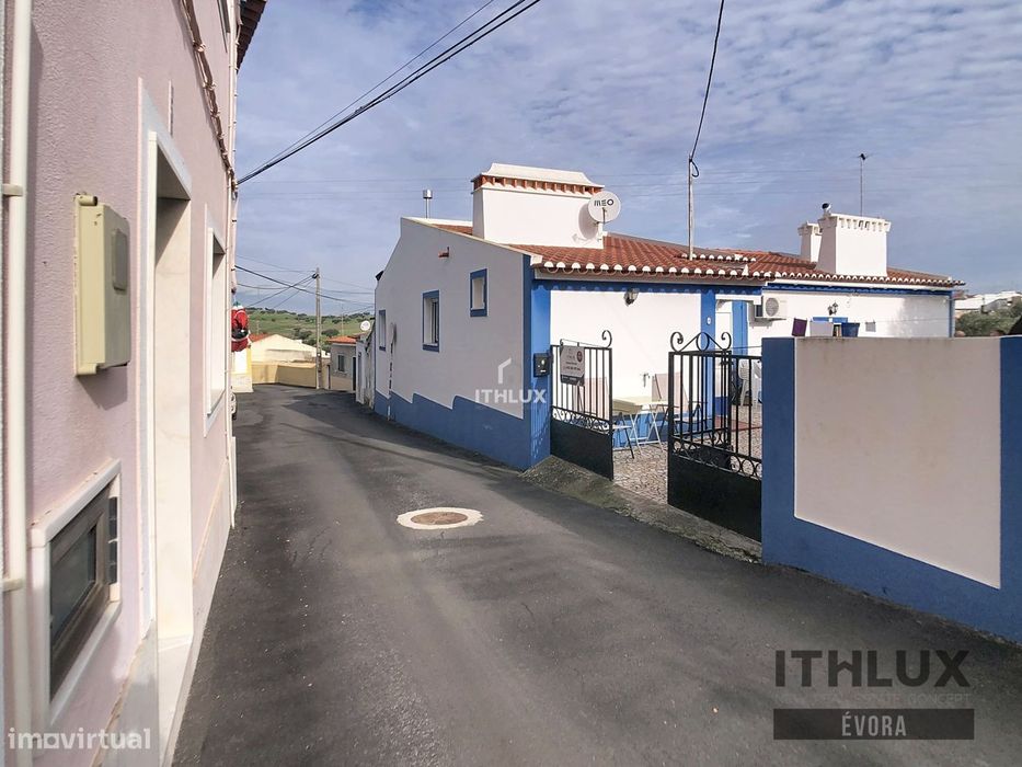 Duas Moradias localizadas em São Romão/Ciladas, Vila Viçosa com área b