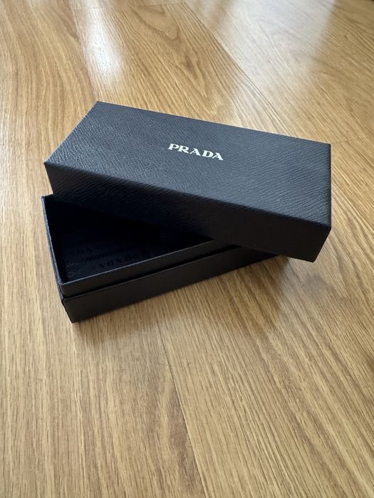 Caixa óculos de sol Prada
