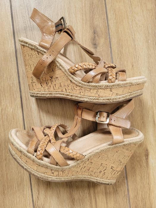 Sandałki na koturnie. Rozm.38 skórzane paski