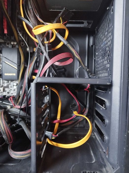 Komputer | GeForce GTX 1060 6GB | i5-7600K | 32 GB RAM | bez dysku