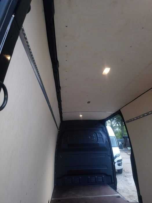 Mercedes Sprinter 907 - Profesjonalna zabudowa przestrzeni ładunkowej