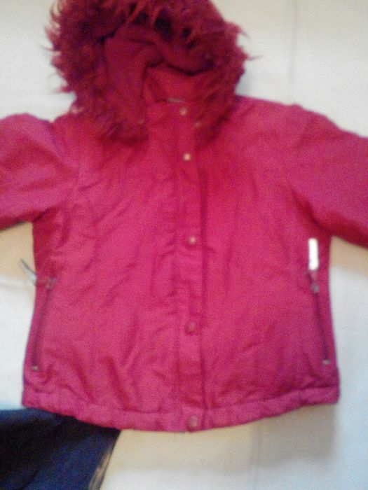 Продам зимний комбезик-пуховичок на дев.3-4 годика