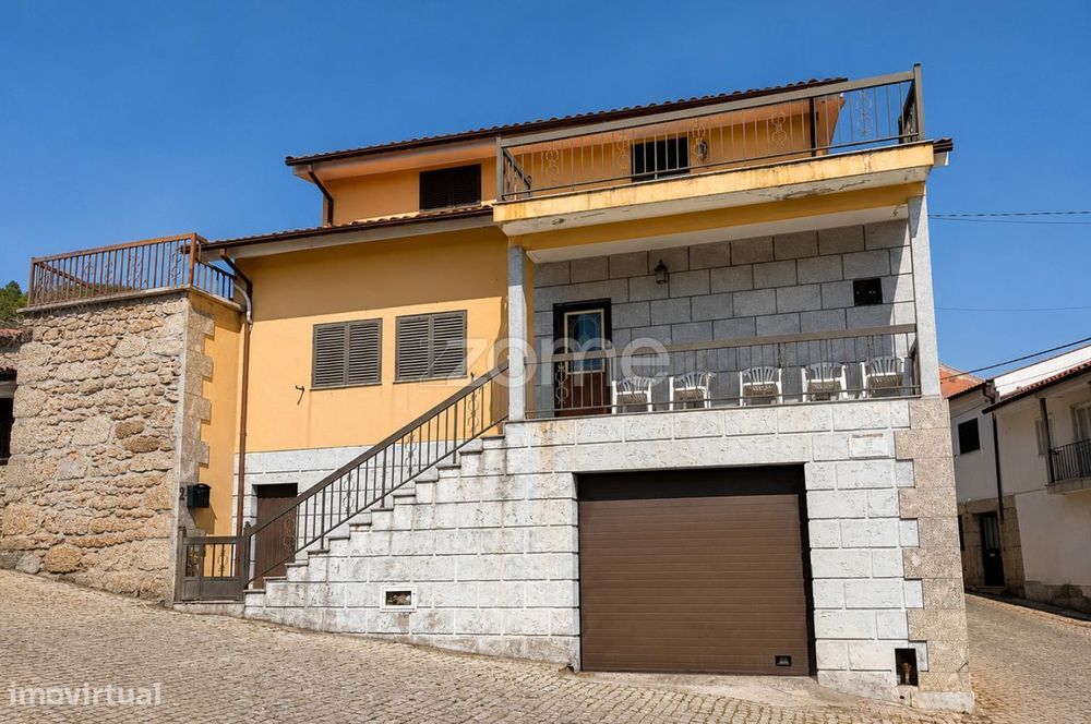 4-Bedroom Detached House Located in the Village of Curalha, 10 Minutes from the City