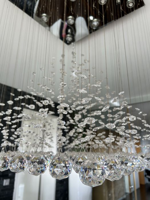 Luminária de Cristal Luxuosa – Grande e Sofisticada