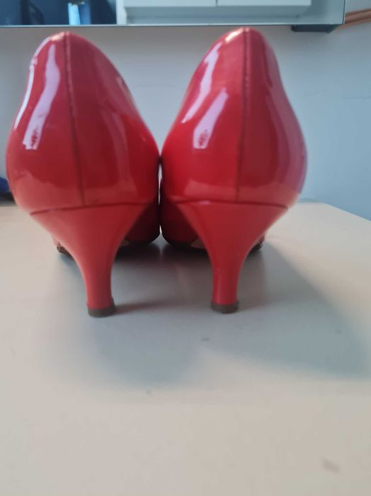 Ferragamo 36 muito bom