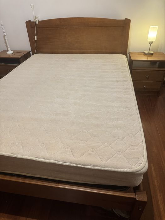 Mobilia quarto comoda 4 gavetas cama 2 mesas cabeceira cama e roupeiro