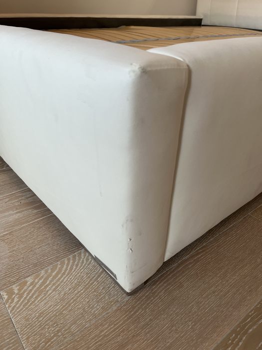 Łóżko 140 x 200 z pojemnikiem + materac
