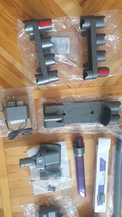 Пылесос Dyson V6, V7, V8, насадки, зарядное, фильтр v10