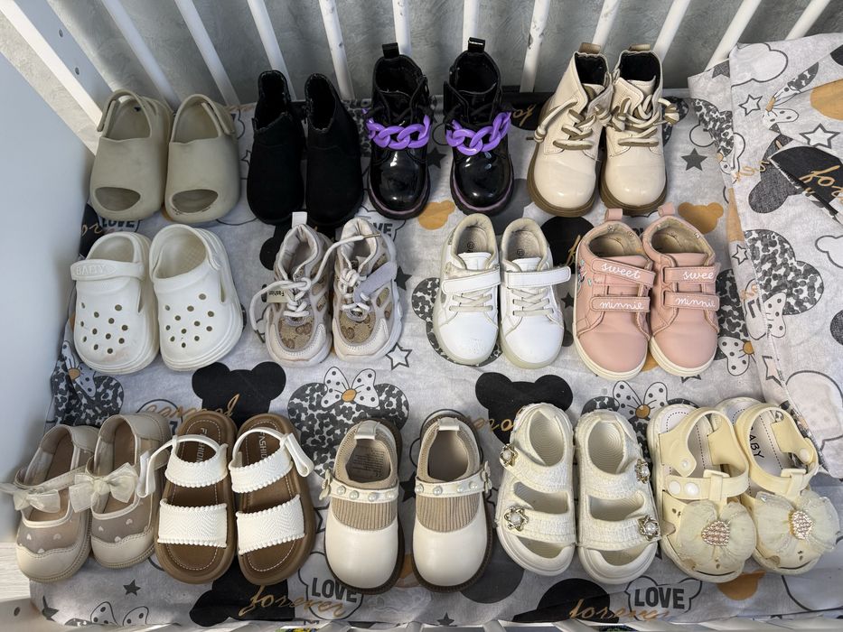 Взуття для дівчинки