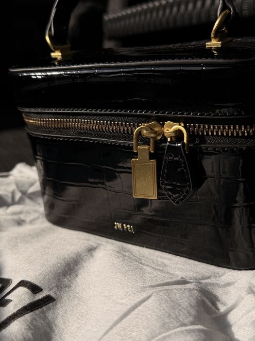 JW PEI cleo box SHAPE top HANDLE bag