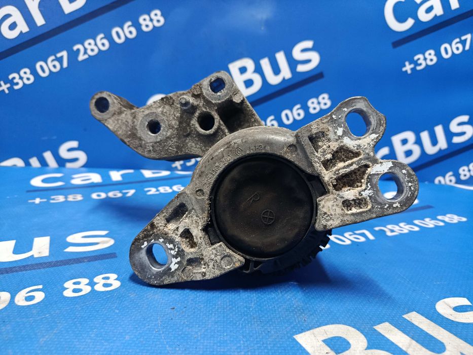 Подушка двигуна права Renault Trafic III  Opel Vivaro III