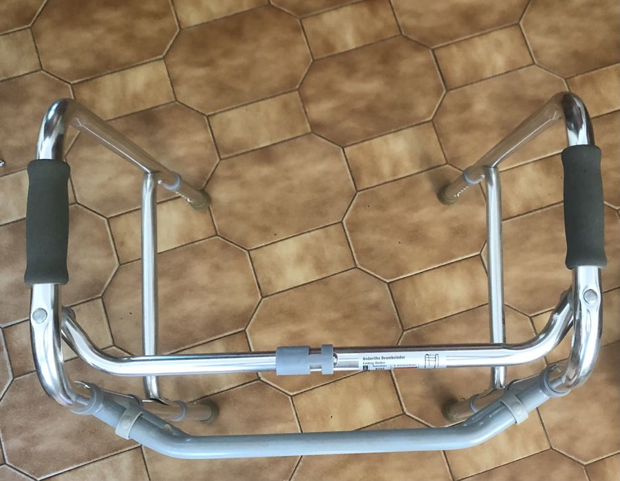 Andarilho aluminio, regulavel, como novo