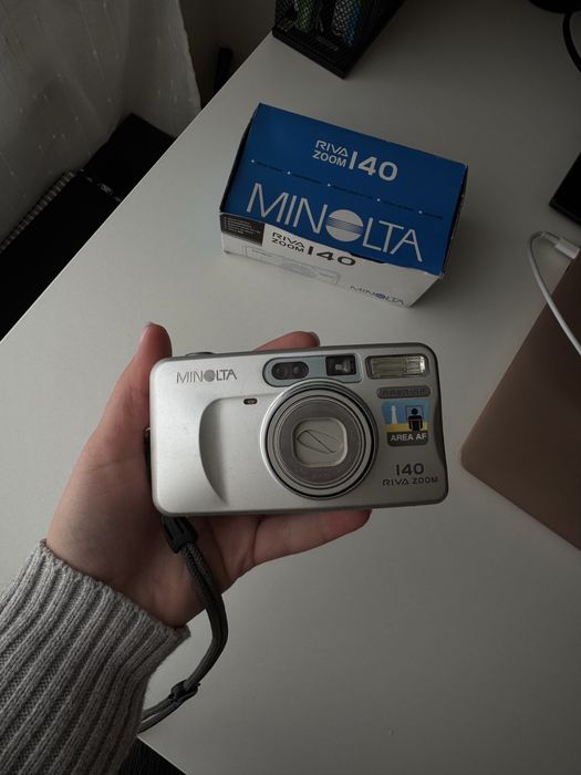 Плівковий фотоапарат Minolta Riva Zoom 140 з коробкою та документами