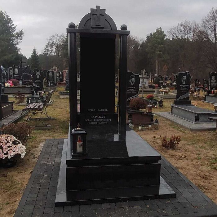 Памятники в Коростишеві від виробника із  габро, гранітів, мармуру.