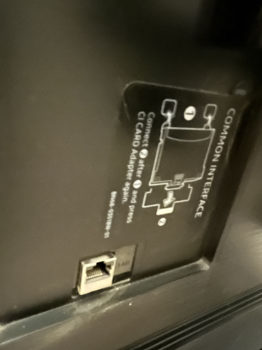 Телевізор Samsung UE70TU7100U (70 дюймів)