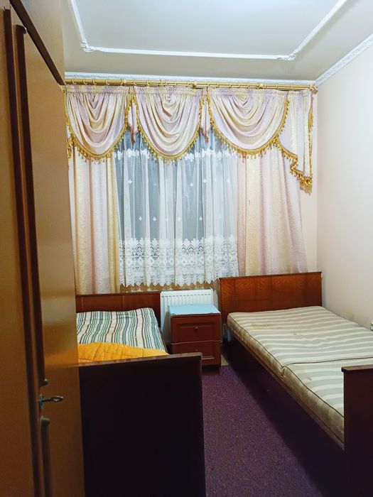 ЦЕНТР.Здам кімнату ХЛОПЦЕВІ без хазяїв.Є техніка поруч зупинка ринок магазини