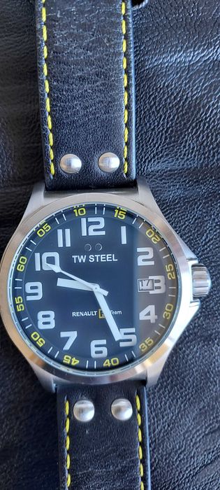 Elegante e moderno relógio Tw steel renault f1