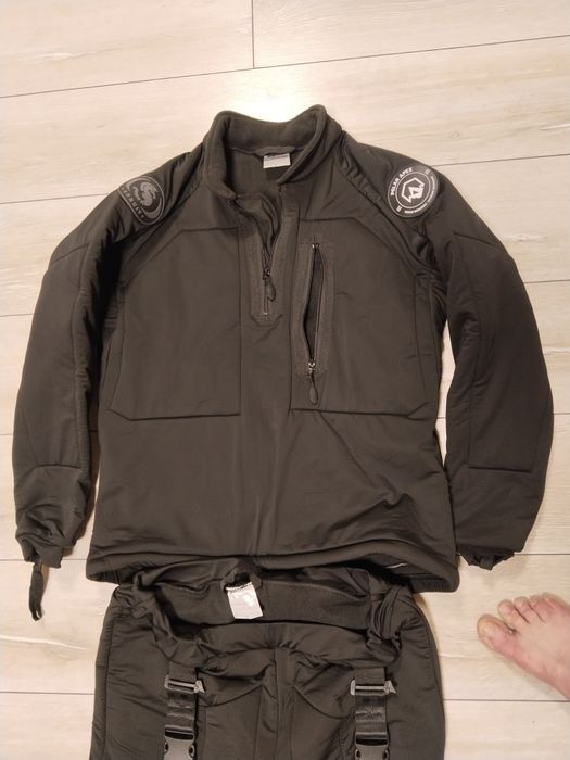 Сухий гідрокостюм з утеплювачем.