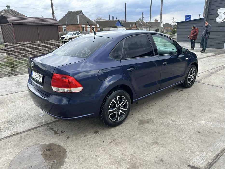 Продам семейный автомобиль