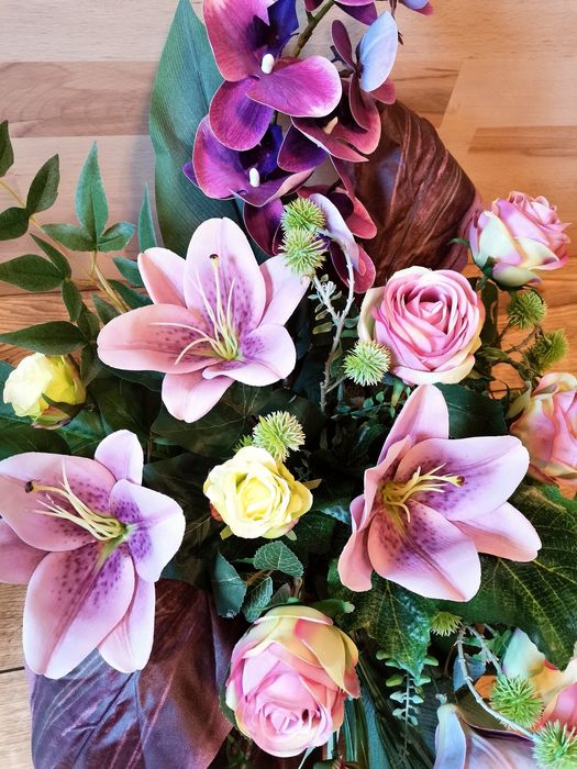 Zestaw nagrobny sztuczne kwiaty fiolet lila róż brudny pastelowy