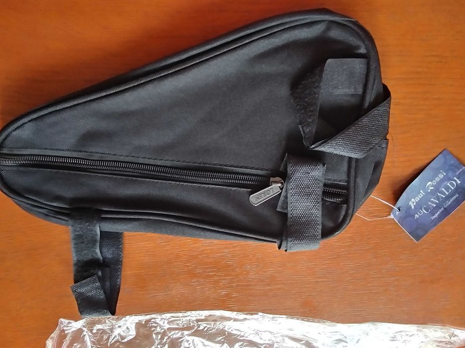 Czarna nerka biodrówka Cavaldi