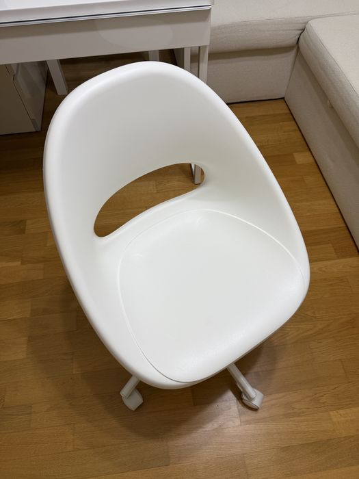 Krzesło loberget , dywan langsted , stolik lack, lampy ikea wyprzedaż!