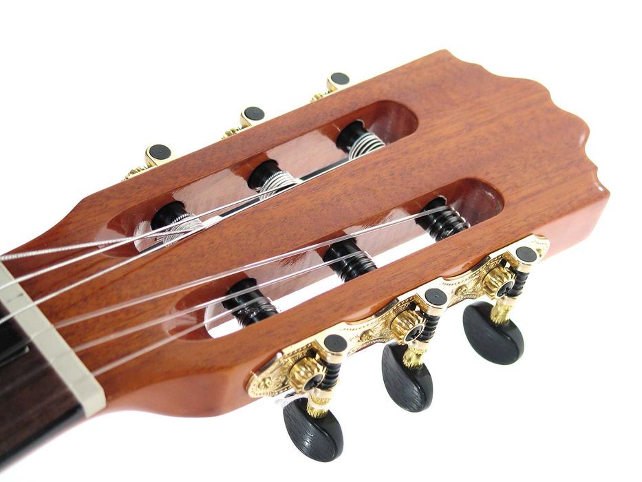 Dobra gitara klasyczna 4/4