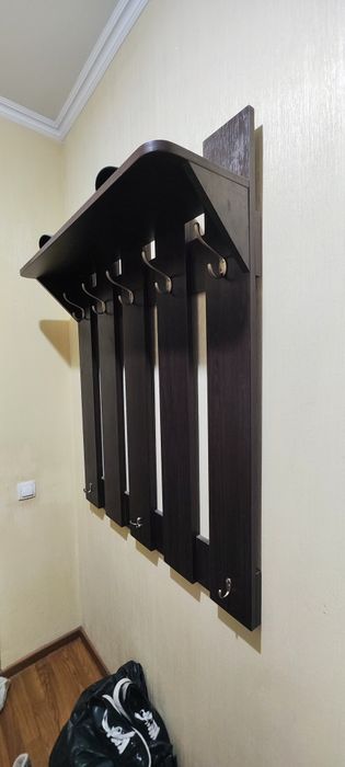 Вішалка настінна для одягу щит