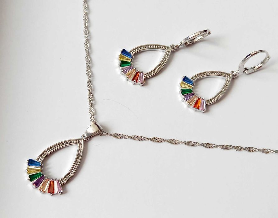 Zestaw oryginalnej biżuterii z kolorowymi cyrkoniami 3szt