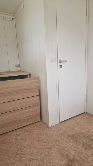 Contentor reboque atrelado cosinha e WC