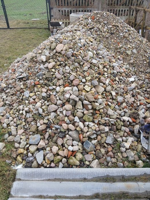 Kamień beton kruszony kruszywo tłuczeń